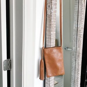 Molly G Handbag 26” Strap Drop. Magnetic Snap Closure, lined w Chambray.